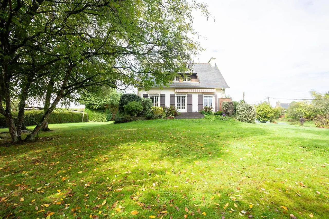 Maison Auviais Quevert 0*,
