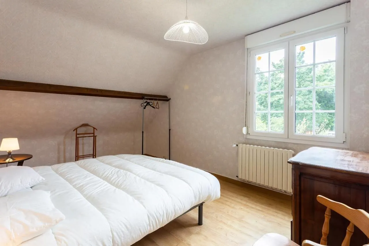 Maison Auviais Quevert Holiday home